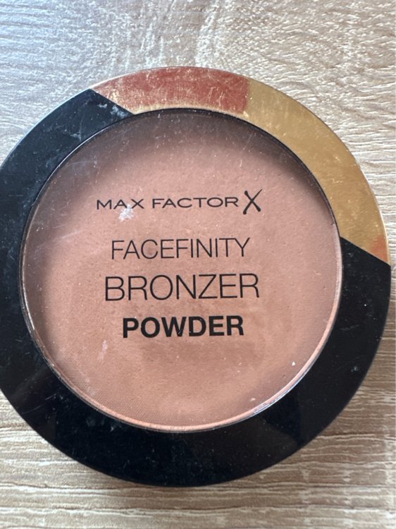 Max Factor Facefinity Bronzer Powder - 002 Warm Tan | a-z cosmetics Max Factor Facefinity Bronzer Powder - 001 Light Bronze | a-z cosmetics